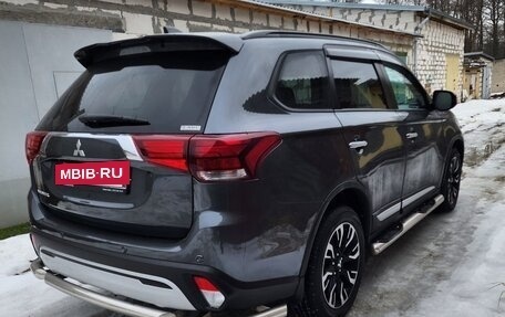 Mitsubishi Outlander III рестайлинг 3, 2021 год, 3 350 000 рублей, 10 фотография