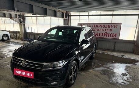 Volkswagen Tiguan II, 2018 год, 2 850 000 рублей, 2 фотография