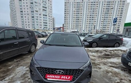 Hyundai Solaris II рестайлинг, 2021 год, 1 673 000 рублей, 2 фотография