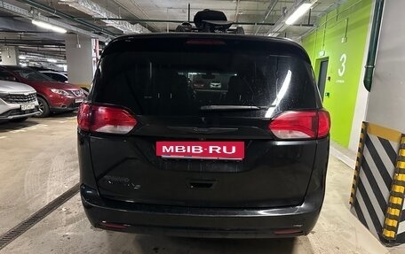 Chrysler Pacifica (RU), 2018 год, 4 000 000 рублей, 6 фотография