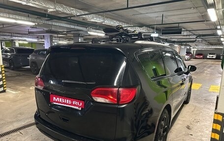 Chrysler Pacifica (RU), 2018 год, 4 000 000 рублей, 7 фотография