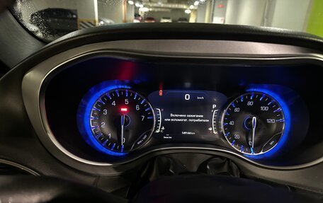 Chrysler Pacifica (RU), 2018 год, 4 000 000 рублей, 12 фотография