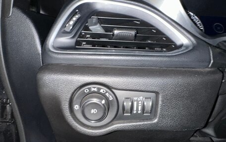 Chrysler Pacifica (RU), 2018 год, 4 000 000 рублей, 15 фотография