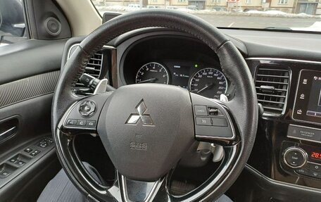 Mitsubishi Outlander III рестайлинг 3, 2019 год, 2 460 000 рублей, 19 фотография