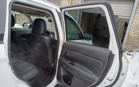 Mitsubishi Outlander III рестайлинг 3, 2019 год, 2 460 000 рублей, 13 фотография