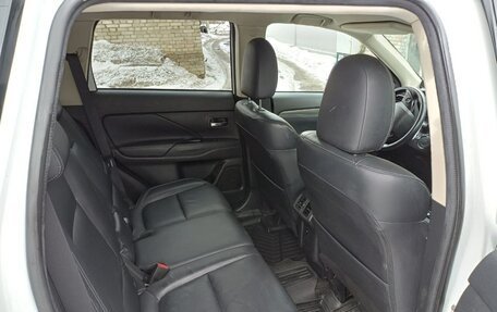 Mitsubishi Outlander III рестайлинг 3, 2019 год, 2 460 000 рублей, 15 фотография