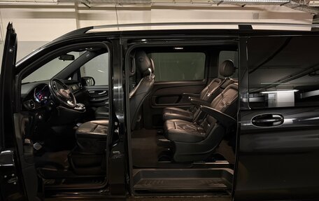 Mercedes-Benz V-Класс, 2017 год, 3 200 000 рублей, 4 фотография