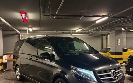 Mercedes-Benz V-Класс, 2017 год, 3 200 000 рублей, 2 фотография