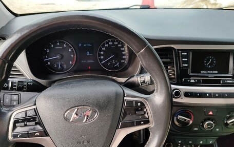 Hyundai Solaris II рестайлинг, 2018 год, 1 350 000 рублей, 1 фотография