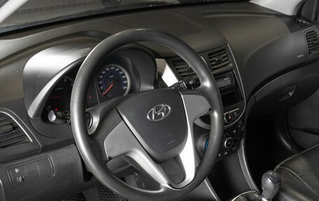 Hyundai Solaris II рестайлинг, 2013 год, 800 000 рублей, 5 фотография