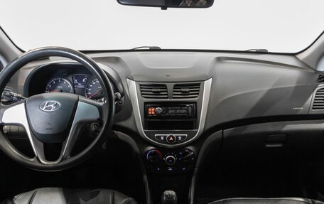 Hyundai Solaris II рестайлинг, 2013 год, 800 000 рублей, 6 фотография