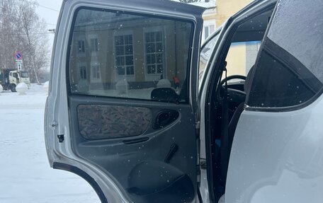 Chevrolet Niva I рестайлинг, 2003 год, 235 000 рублей, 15 фотография