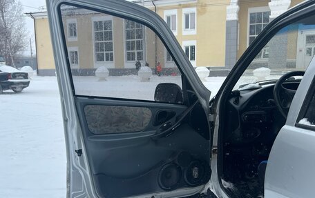 Chevrolet Niva I рестайлинг, 2003 год, 235 000 рублей, 16 фотография