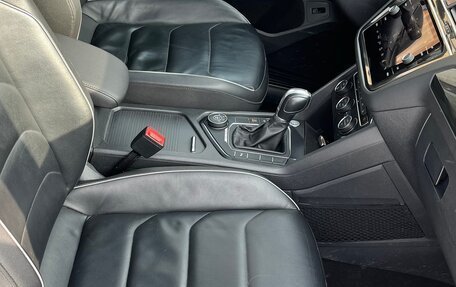 Volkswagen Tiguan II, 2018 год, 2 850 000 рублей, 19 фотография