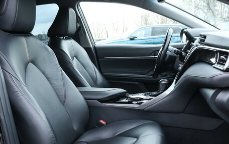 Toyota Camry, 2019 год, 2 900 000 рублей, 14 фотография