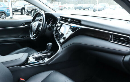 Toyota Camry, 2019 год, 2 900 000 рублей, 9 фотография