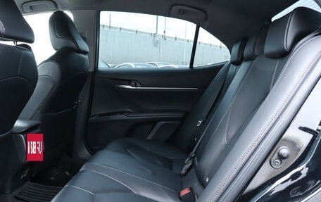 Toyota Camry, 2019 год, 2 900 000 рублей, 10 фотография