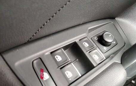 Volkswagen Tiguan II, 2019 год, 2 800 000 рублей, 23 фотография