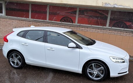 Volvo V40 II рестайлинг, 2017 год, 1 600 000 рублей, 4 фотография