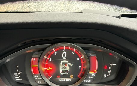 Volvo V40 II рестайлинг, 2017 год, 1 600 000 рублей, 32 фотография