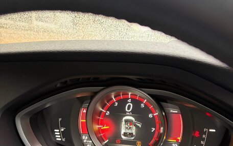 Volvo V40 II рестайлинг, 2017 год, 1 600 000 рублей, 30 фотография