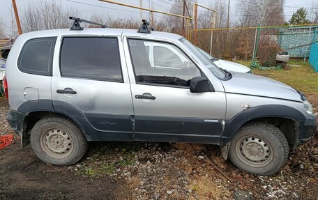 Chevrolet Niva I рестайлинг, 2011 год, 310 000 рублей, 2 фотография