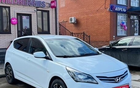 Hyundai Solaris II рестайлинг, 2015 год, 980 000 рублей, 2 фотография