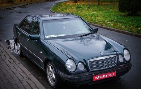 Mercedes-Benz E-Класс, 1997 год, 295 000 рублей, 1 фотография