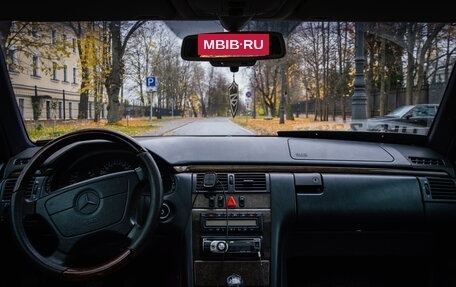 Mercedes-Benz E-Класс, 1997 год, 295 000 рублей, 6 фотография