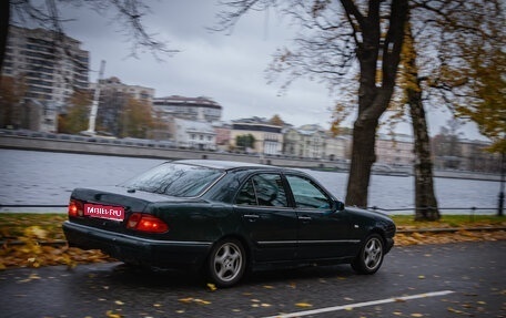 Mercedes-Benz E-Класс, 1997 год, 295 000 рублей, 2 фотография