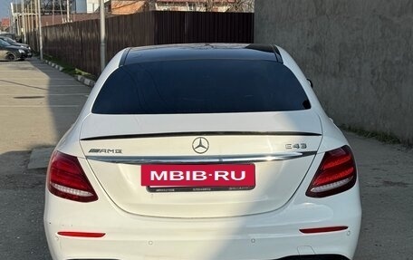 Mercedes-Benz E-Класс, 2017 год, 3 000 000 рублей, 4 фотография