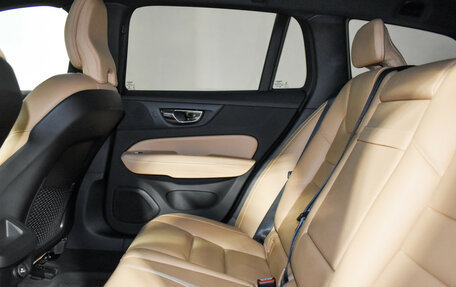 Volvo V60 II, 2019 год, 2 335 000 рублей, 13 фотография