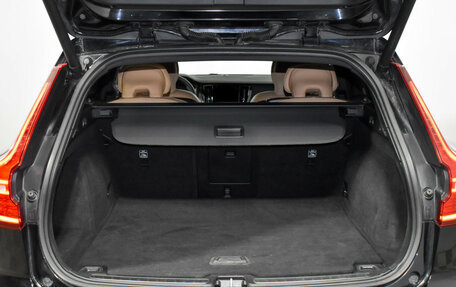 Volvo V60 II, 2019 год, 2 335 000 рублей, 22 фотография