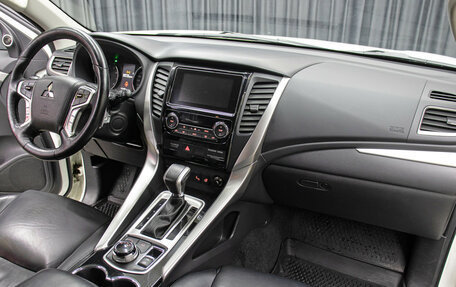 Mitsubishi Pajero Sport III рестайлинг, 2016 год, 2 998 000 рублей, 11 фотография