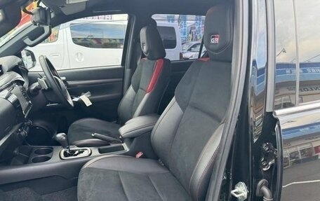 Toyota Hilux VIII, 2023 год, 4 400 000 рублей, 7 фотография