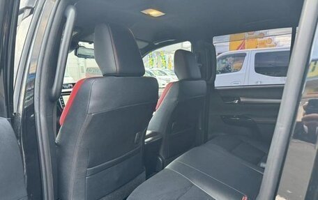 Toyota Hilux VIII, 2023 год, 4 400 000 рублей, 8 фотография