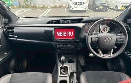 Toyota Hilux VIII, 2023 год, 4 400 000 рублей, 10 фотография