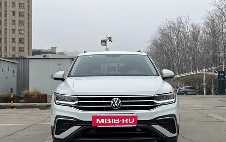 Volkswagen Tiguan II, 2022 год, 2 100 855 рублей, 2 фотография