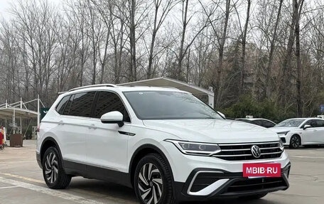 Volkswagen Tiguan II, 2022 год, 2 100 855 рублей, 3 фотография