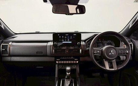 Mitsubishi Triton, 2024 год, 4 300 000 рублей, 6 фотография