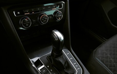 Volkswagen Tiguan II, 2019 год, 2 299 000 рублей, 10 фотография