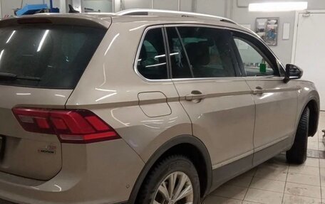 Volkswagen Tiguan II, 2017 год, 1 999 000 рублей, 5 фотография