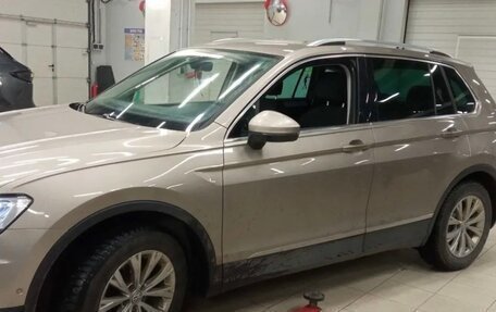 Volkswagen Tiguan II, 2017 год, 1 999 000 рублей, 6 фотография