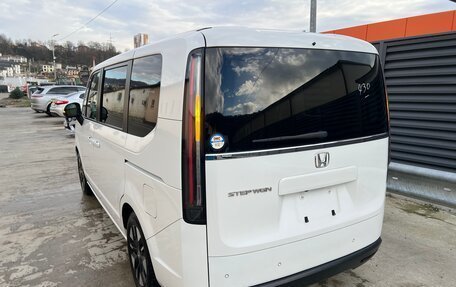 Honda Stepwgn, 2022 год, 2 550 000 рублей, 5 фотография