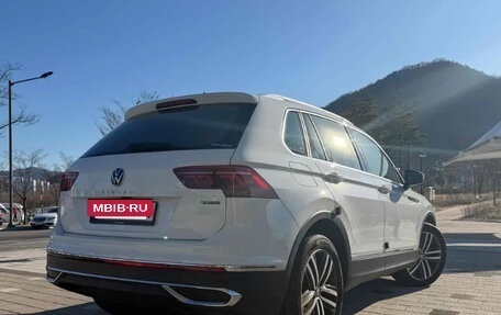 Volkswagen Tiguan II, 2023 год, 3 250 001 рублей, 6 фотография