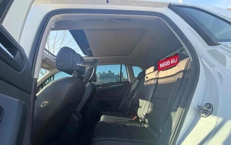 Volkswagen Tiguan II, 2023 год, 3 250 001 рублей, 10 фотография