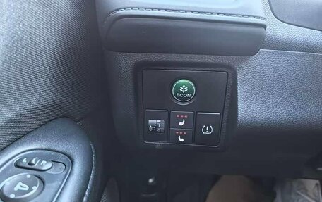 Honda Vezel, 2022 год, 1 750 000 рублей, 10 фотография