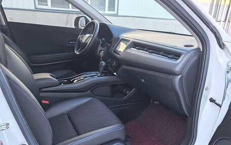 Honda Vezel, 2022 год, 1 750 000 рублей, 17 фотография