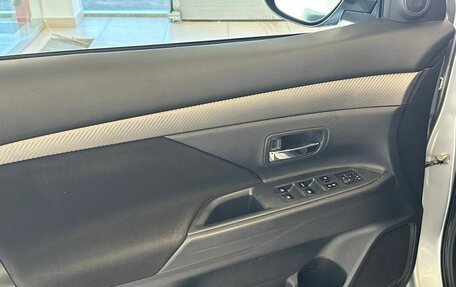 Mitsubishi Outlander III рестайлинг 3, 2018 год, 2 197 000 рублей, 10 фотография