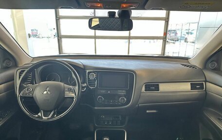 Mitsubishi Outlander III рестайлинг 3, 2018 год, 2 197 000 рублей, 13 фотография